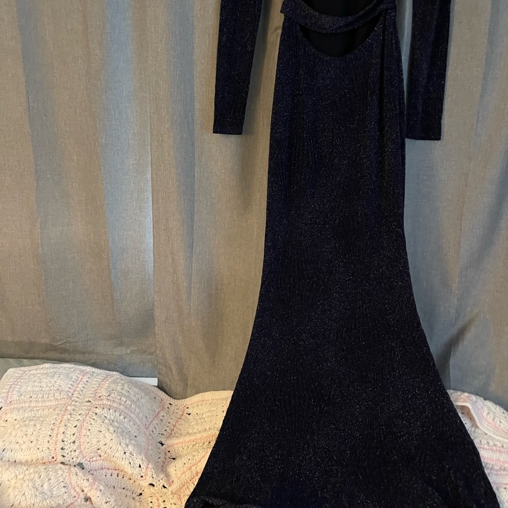 Beautiful dark blue long flowing dress - Picture 10 of 16